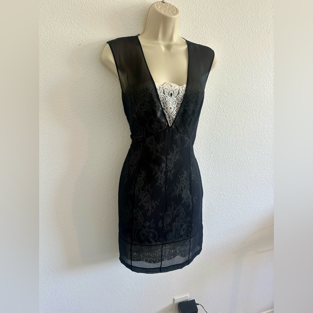 Robert Rodriguez Black Lace Mini Dress - Picture 4 of 15